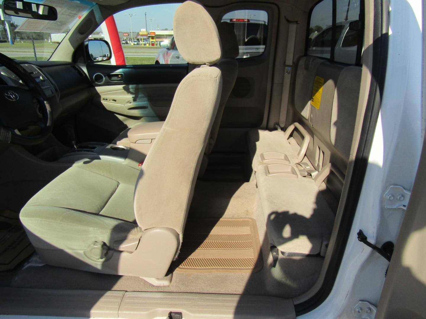 2008 White /Tan Toyota Tacoma PreRunner Access Cab V6 2WD (5TETU62N78Z) with an 4.0L V6 DOHC 24V engine, Automatic transmission, located at 15016 S Hwy 231, Midland City, AL, 36350, (334) 983-3001, 31.306210, -85.495277 - Photo#4